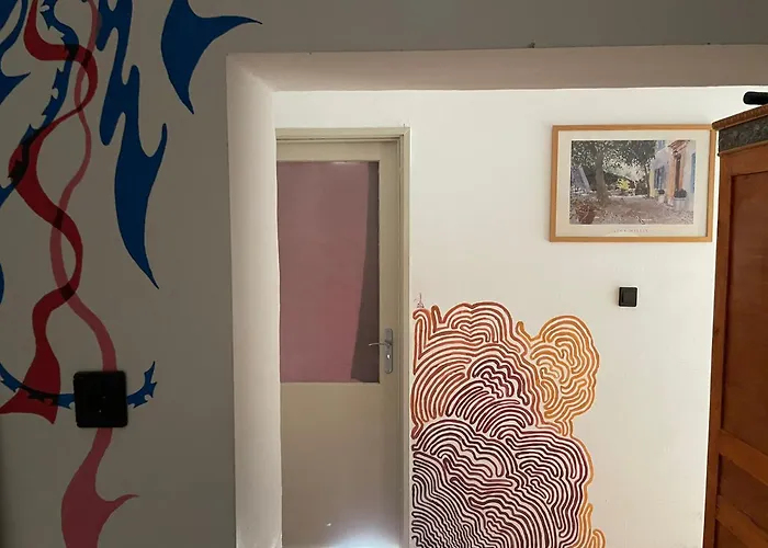 Balazs Guesthouse - In A Green Area, With Our Own Garden - Next To Metro 4 Station Budapest